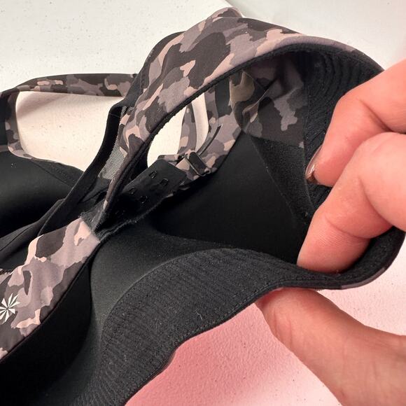 Athleta Camo Camouflage Advance Sports Bra Size 34DD - Picture 4 of 5